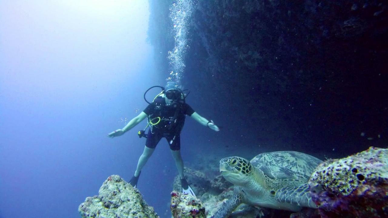 Equatorial Divers Lodge Addu City Esterno foto